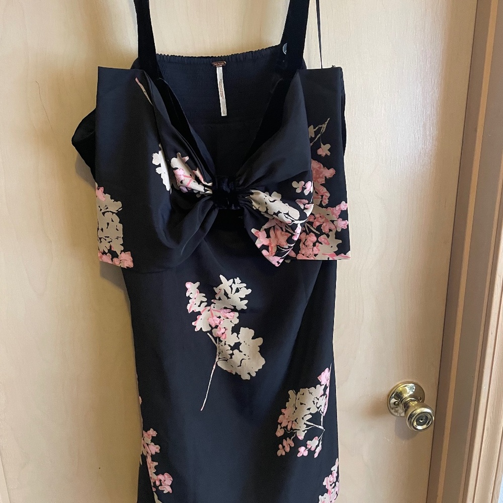 Adorable free people bow sheath dress